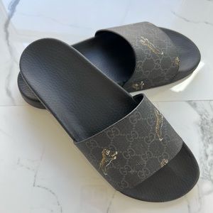 Gucci GG Supreme Tiger Slides